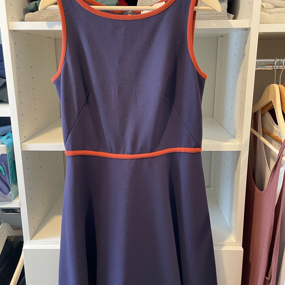 Loft Sleeveless Dress, Size 8.  Navy with rust piping.